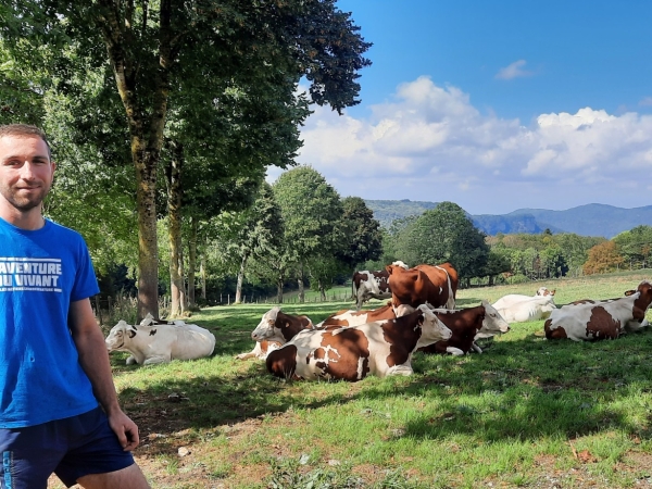 Corentin Manos, éleveur laitier à Arandas : « l’installation, une évidence »