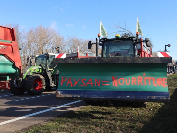 Après le blocage de l'A42, les agriculteurs neutraliseront le péage de Villefranche dès ce lundi