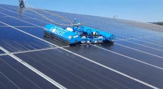 Un robot pour laver les panneaux photovoltaïques