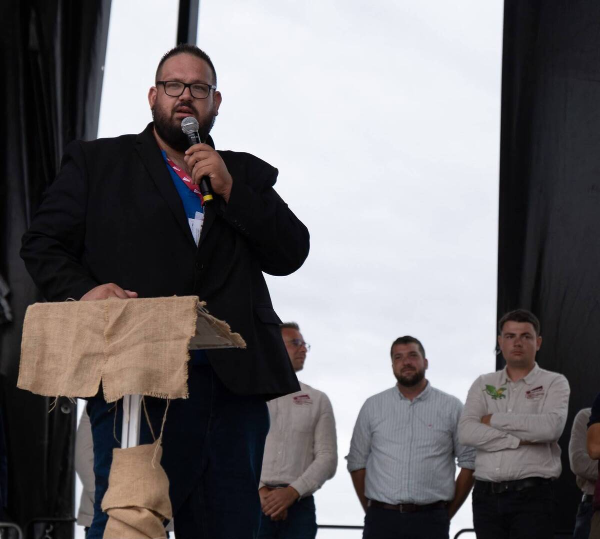 JA exigent des actes face aux crises